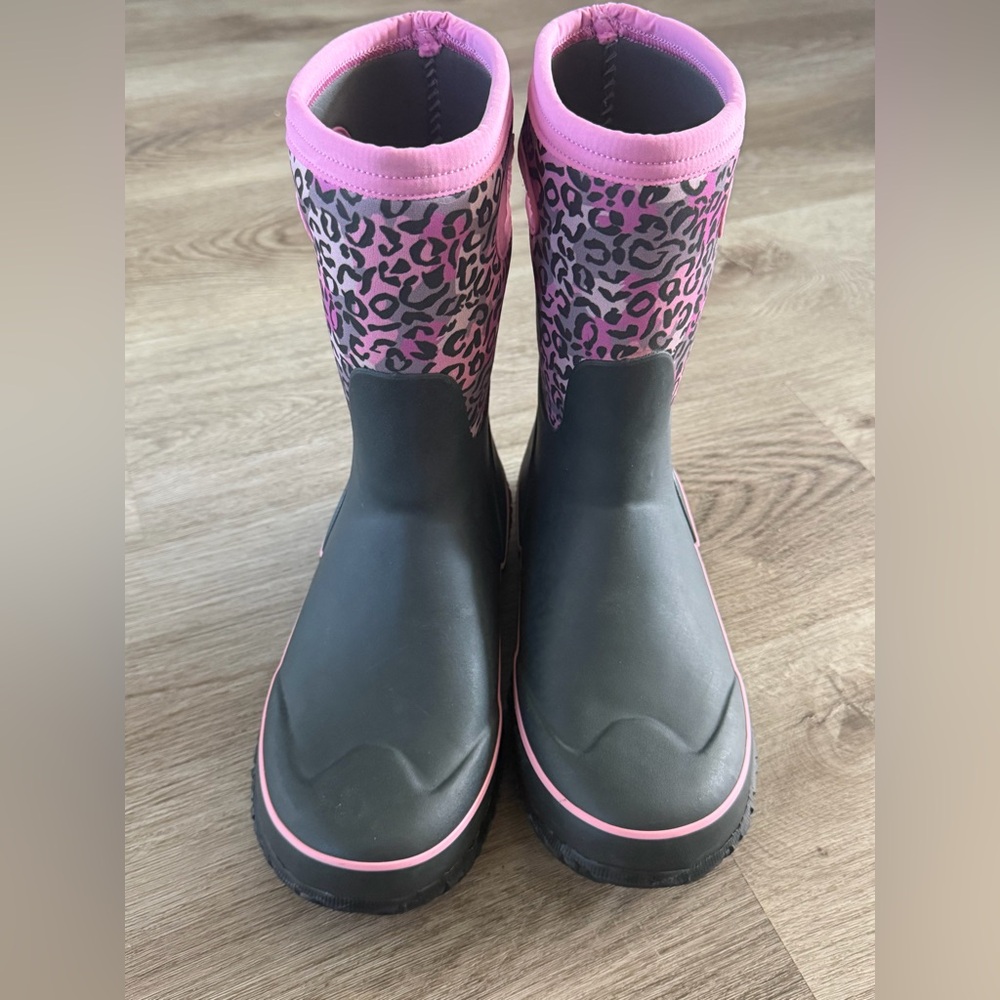 Bogs Kids’ Grasp Leopard Waterproof Winter Boots - Youth 6 / Women’s 7.5